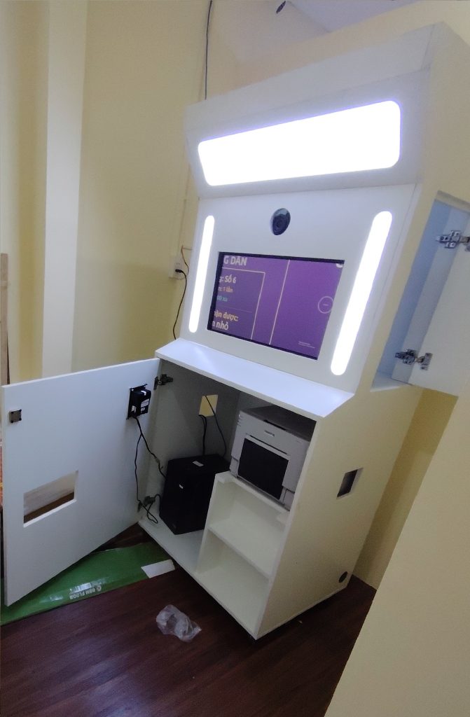 Bên trong máy PPhotoBooth Cơ bảrn